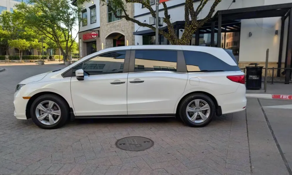 Car gallery image
