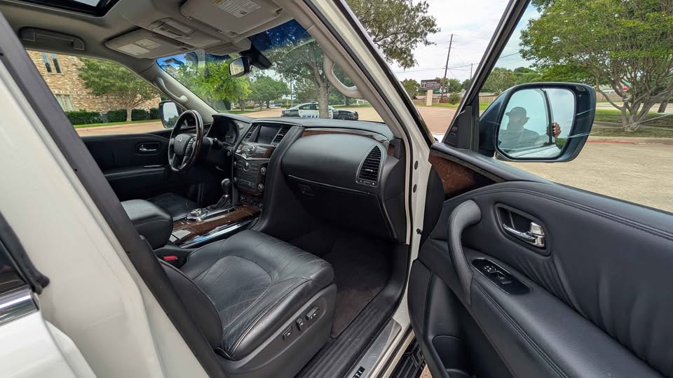 Car gallery image